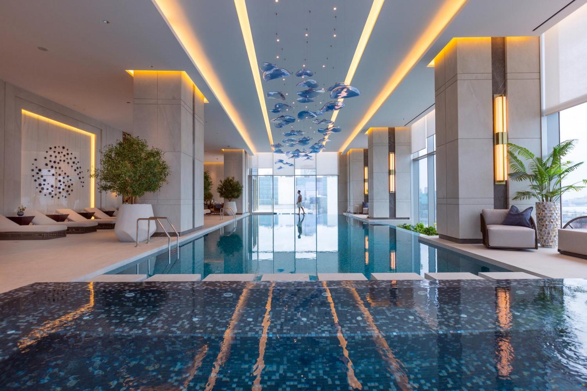 Onyx Rotana Manama Exterior foto The swimming pool at the Ritz-Carlton, DIFC