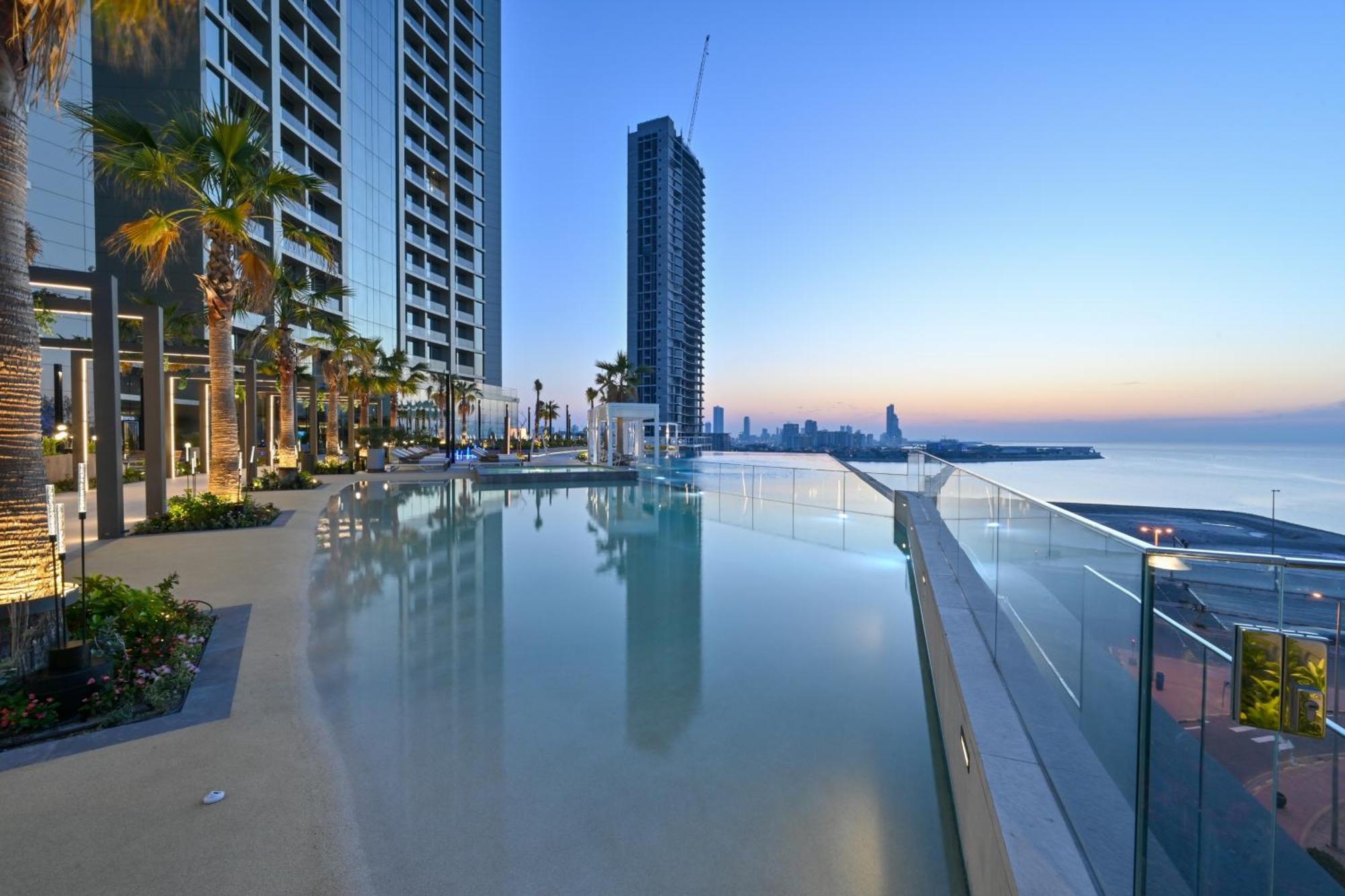 Onyx Rotana Manama Exterior foto Infinity pool at the Ritz-Carlton, DIFC