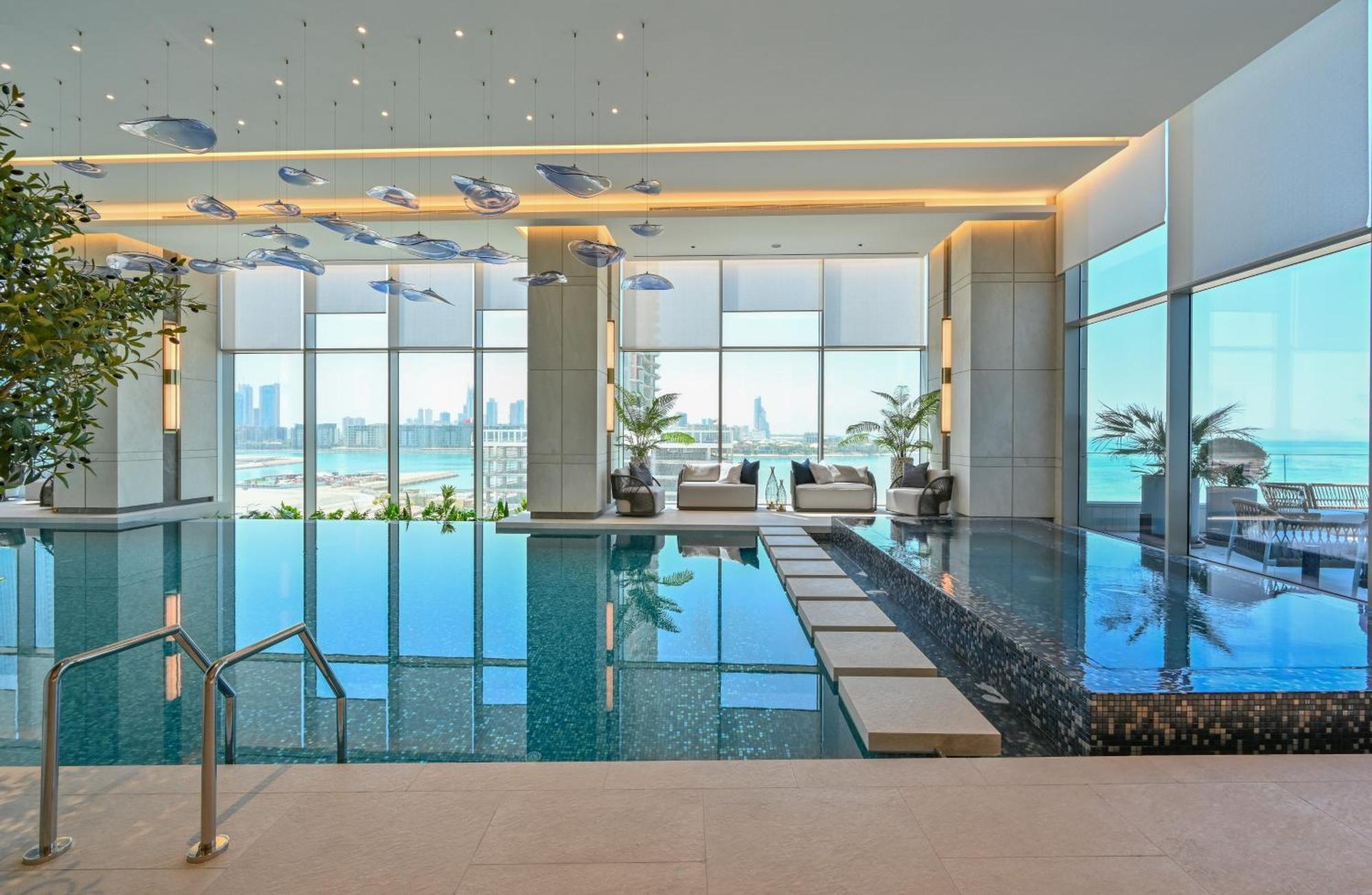 Onyx Rotana Manama Exterior foto The swimming pool at the hotel