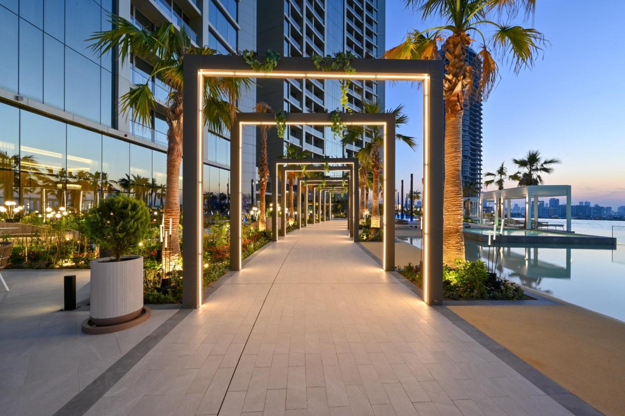 Onyx Rotana Manama Exterior foto The swimming pool at the Address Downtown