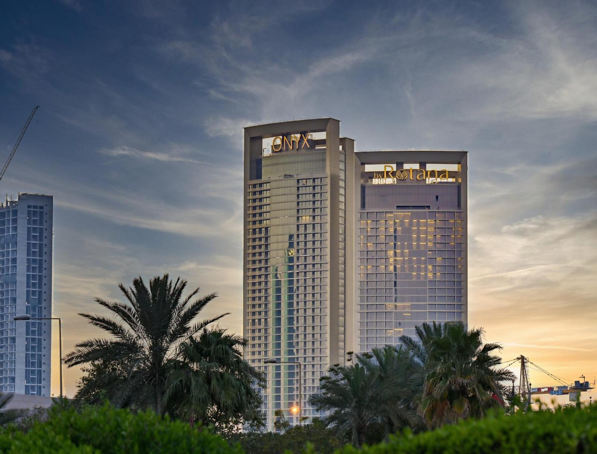 Onyx Rotana Manama Exterior foto The hotel in 2016